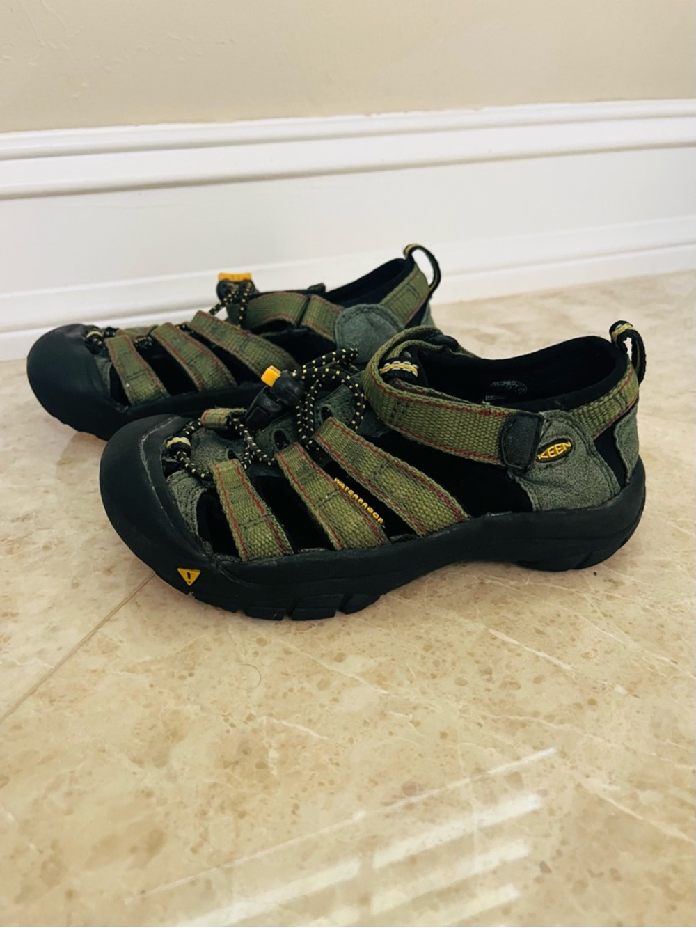 KEEN Waterproof Hiking Washable Kids Sandals olive green size 12